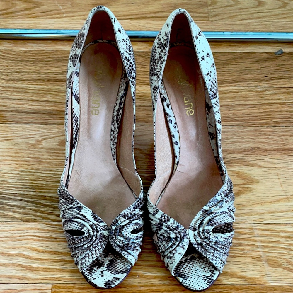 Sibyl Vane snake skin heels sz 7.5
